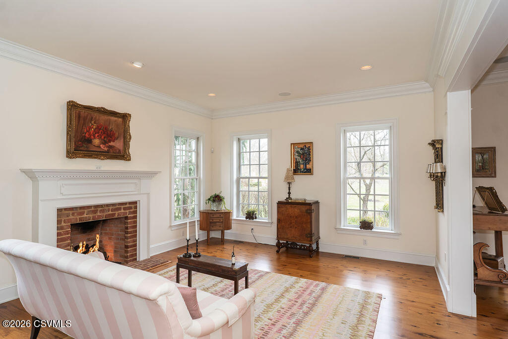 303 JONATHAN Road