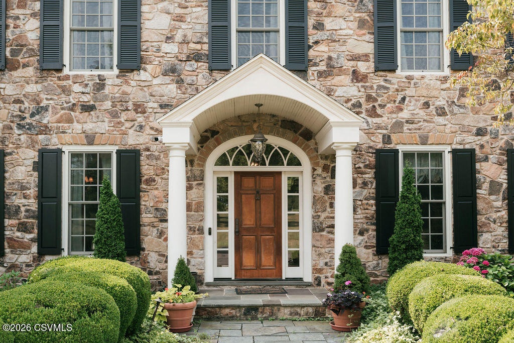 303 JONATHAN Road