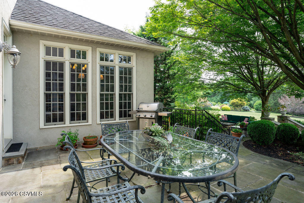 303 JONATHAN Road