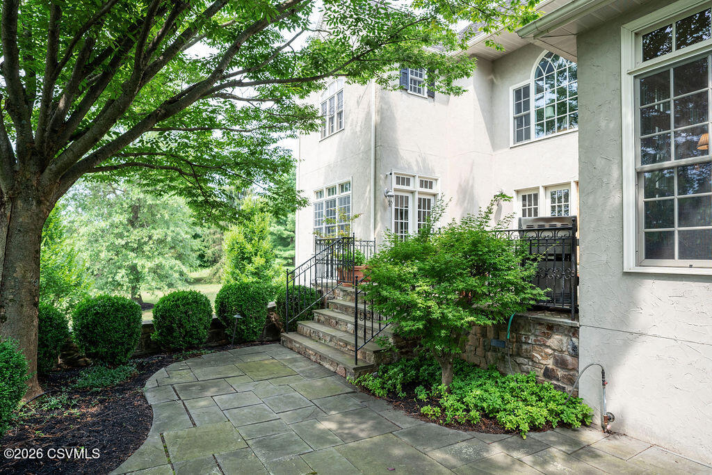 303 JONATHAN Road
