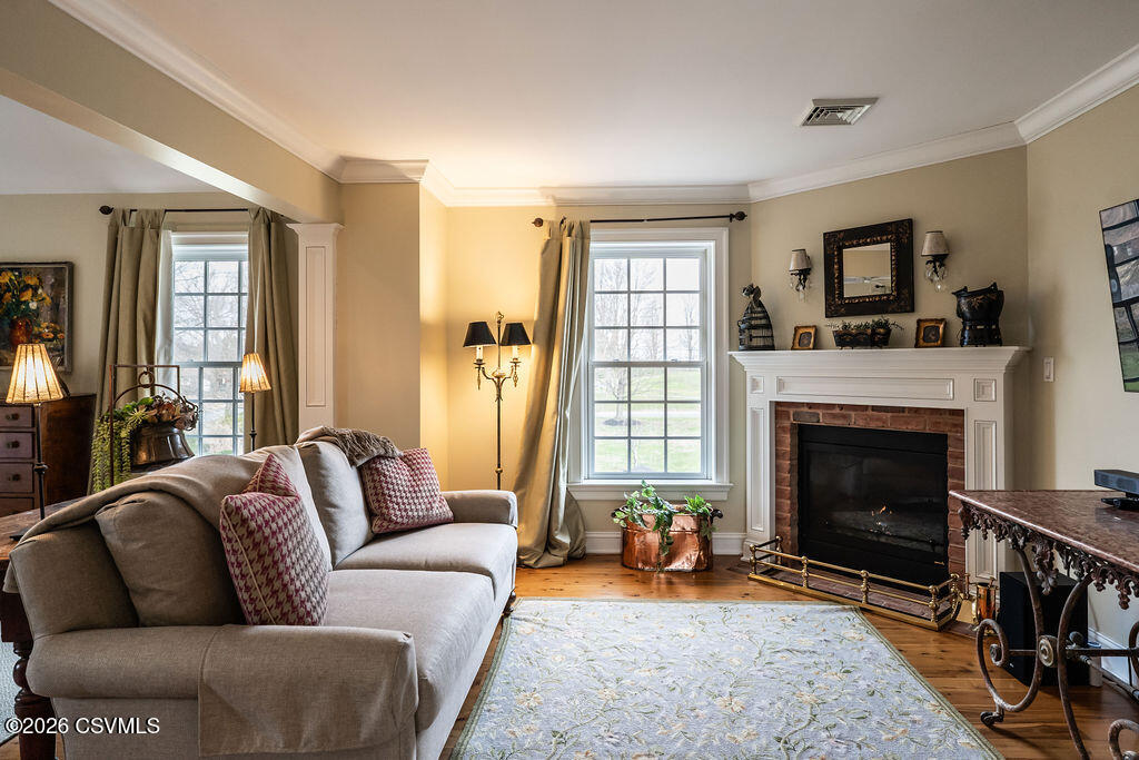 303 JONATHAN Road