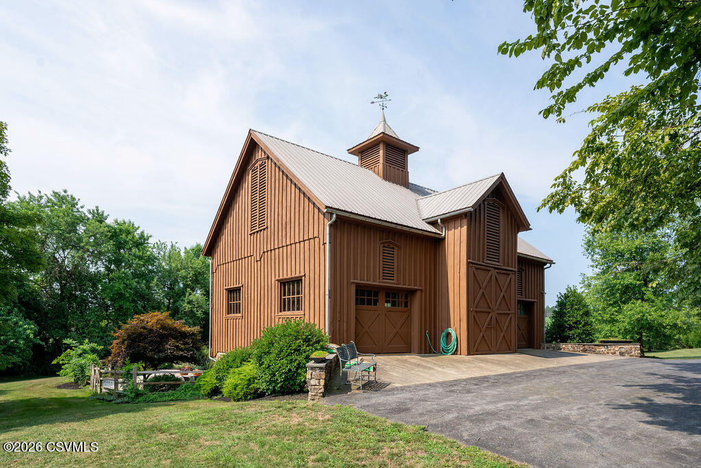 303 JONATHAN Road