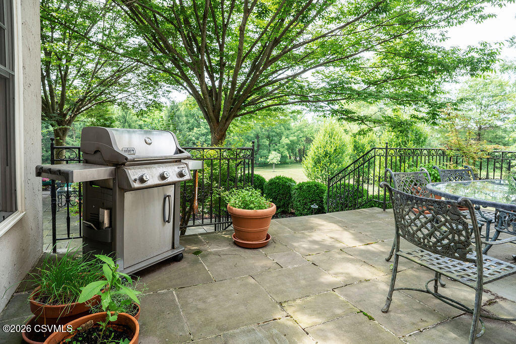 303 JONATHAN Road