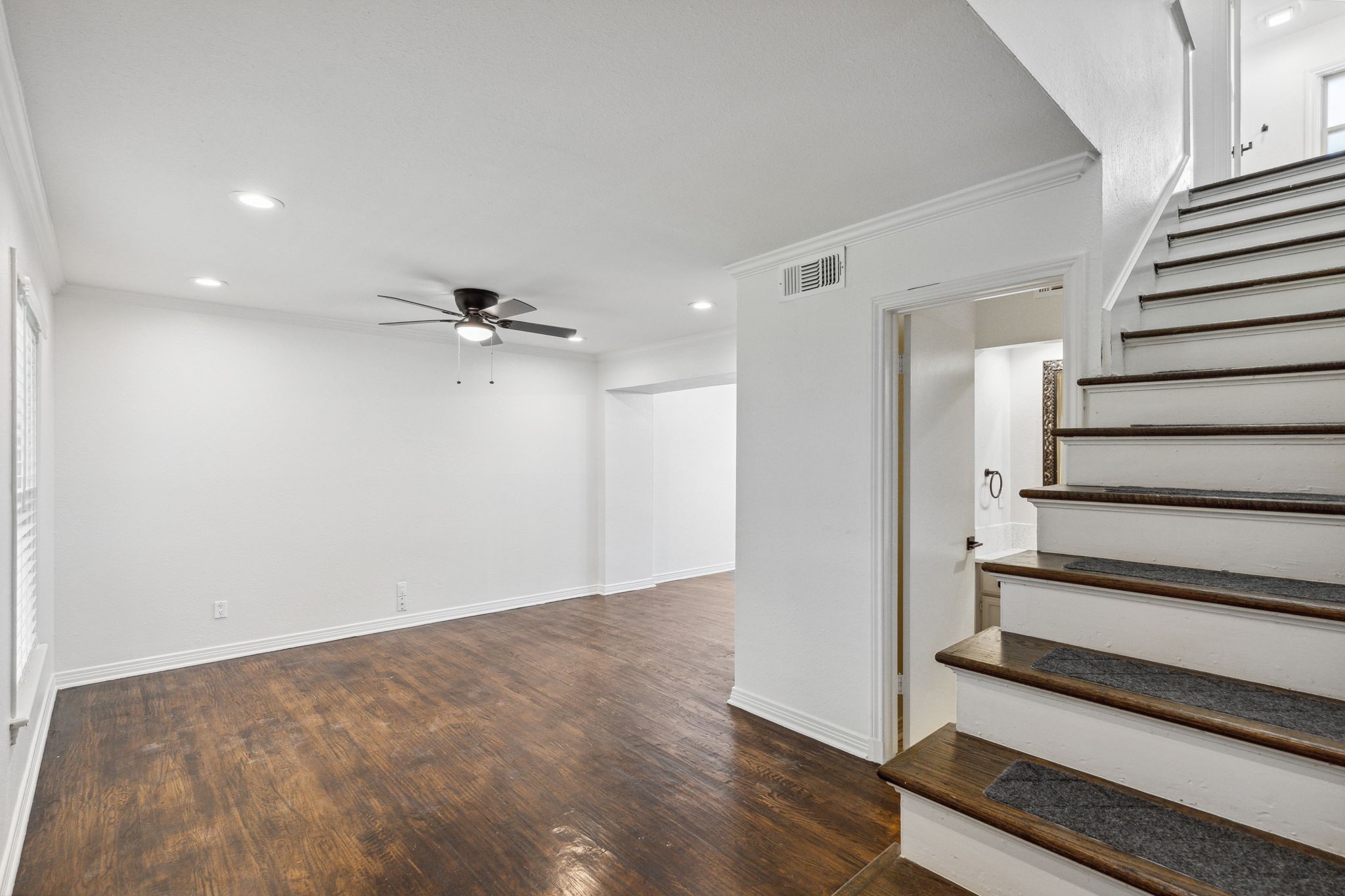 6453 Oriole Drive