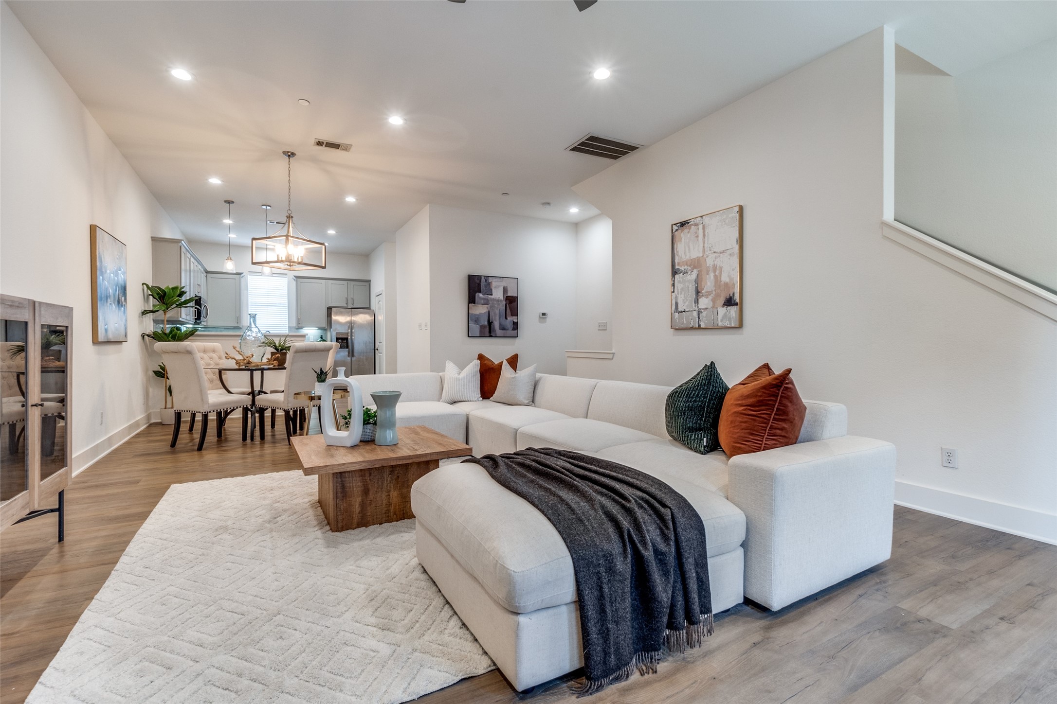 5743 Prospect Avenue 103