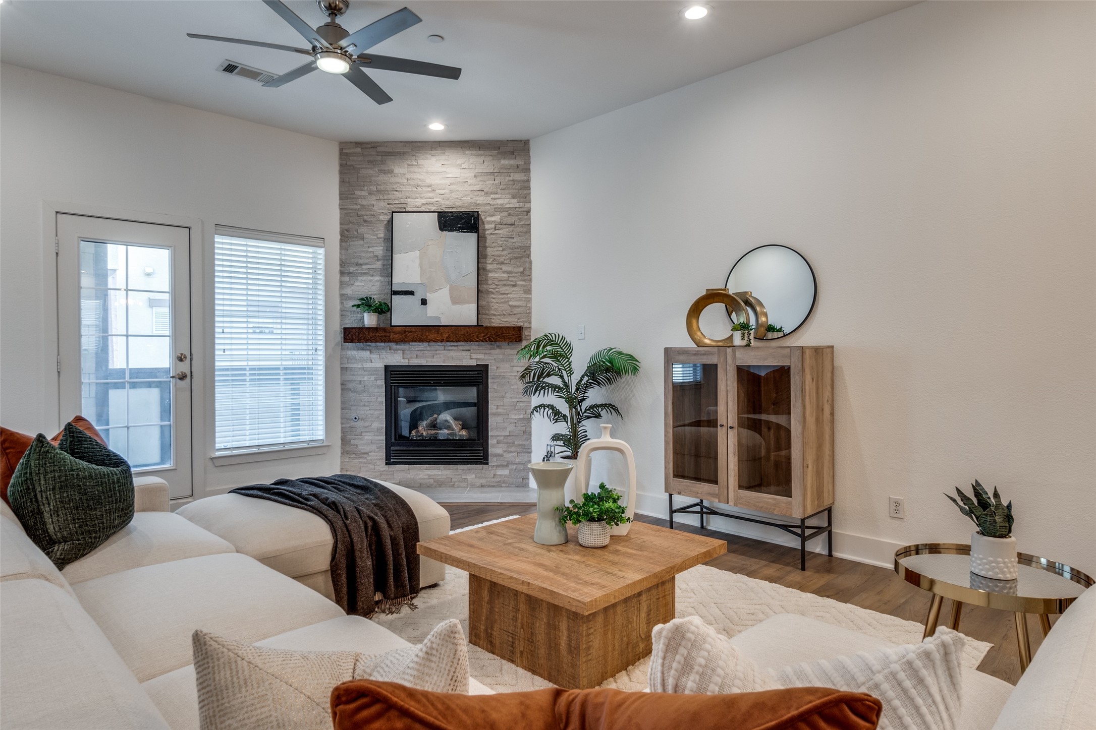 5743 Prospect Avenue 103