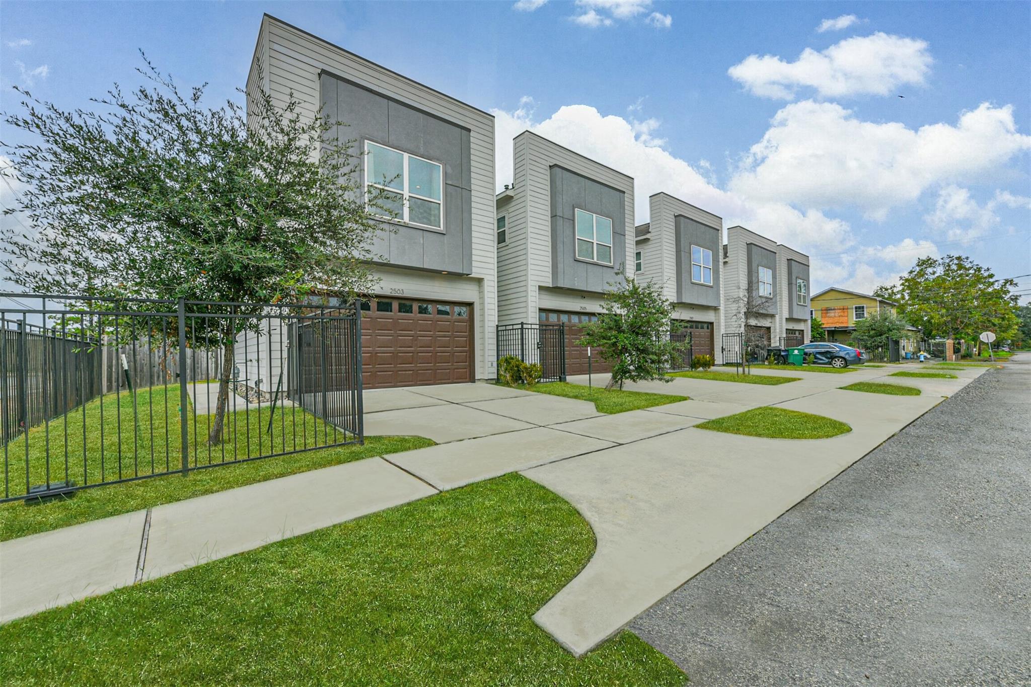2503 Des Chaumes Street