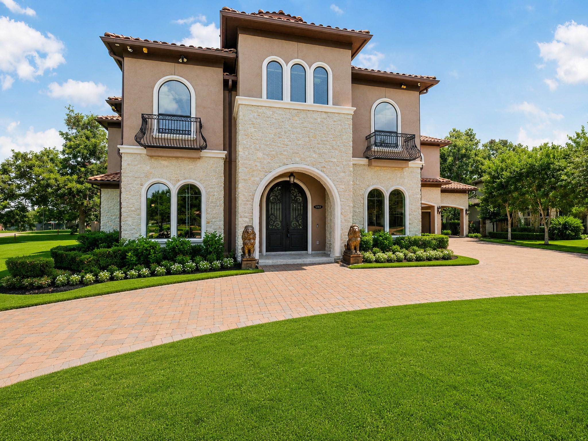 5703 Lakeshore Vista Drive