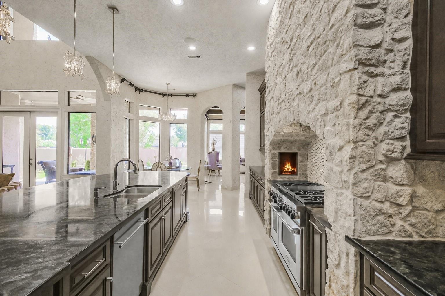 5703 Lakeshore Vista Drive