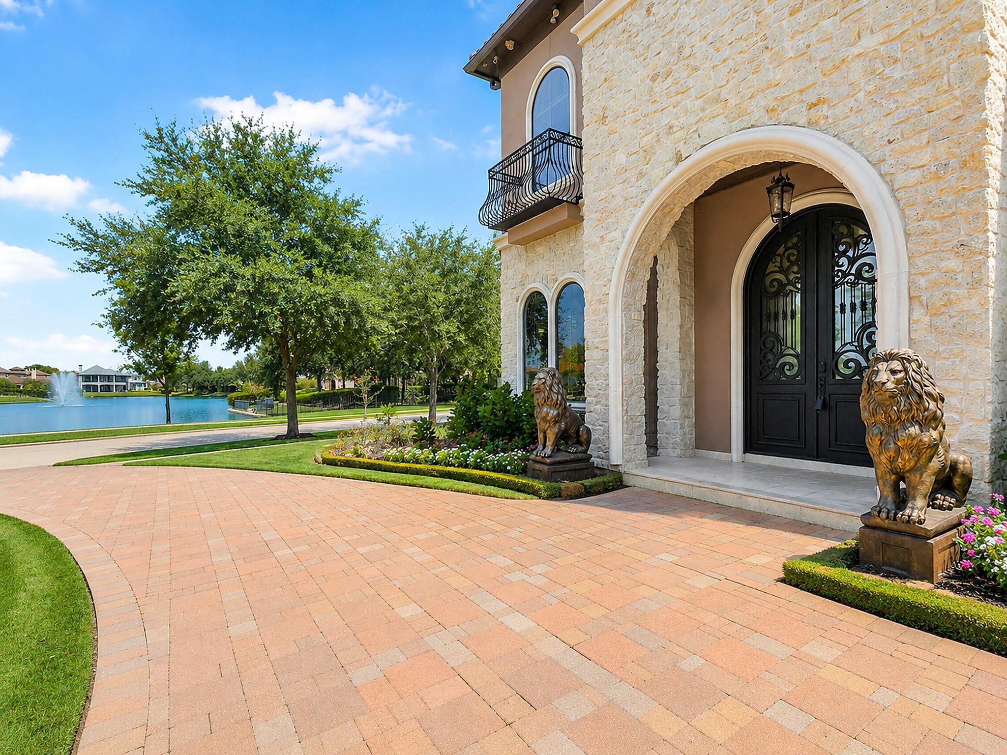 5703 Lakeshore Vista Drive