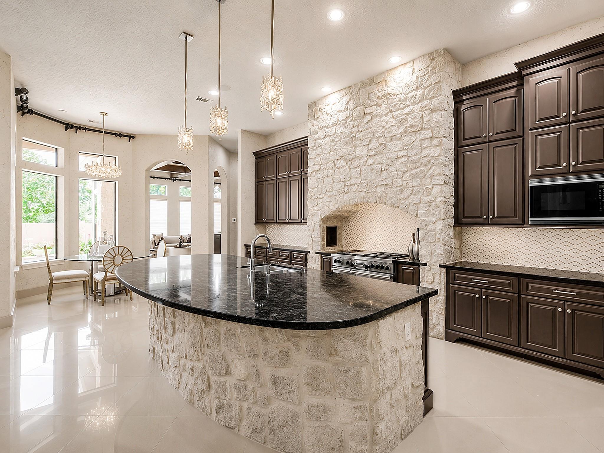 5703 Lakeshore Vista Drive