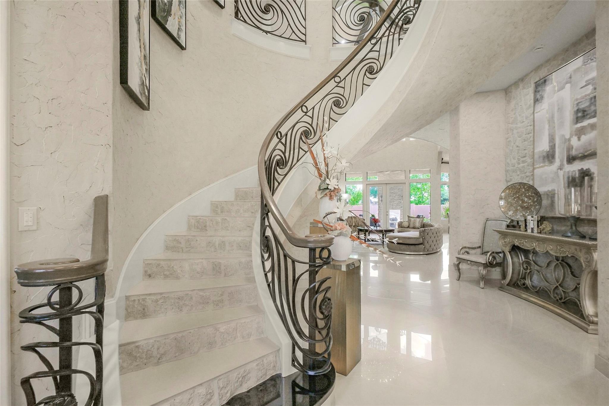 5703 Lakeshore Vista Drive