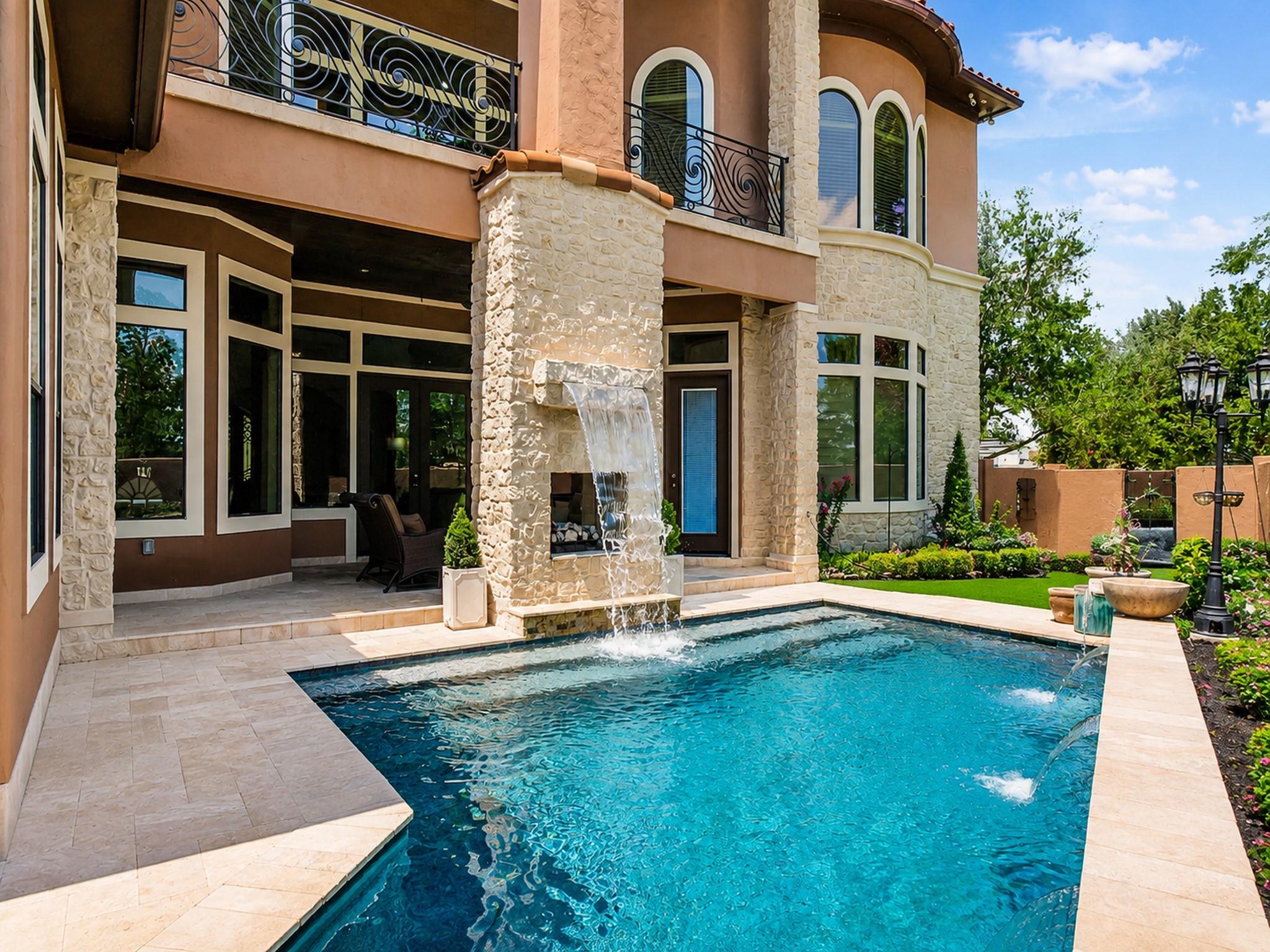 5703 Lakeshore Vista Drive