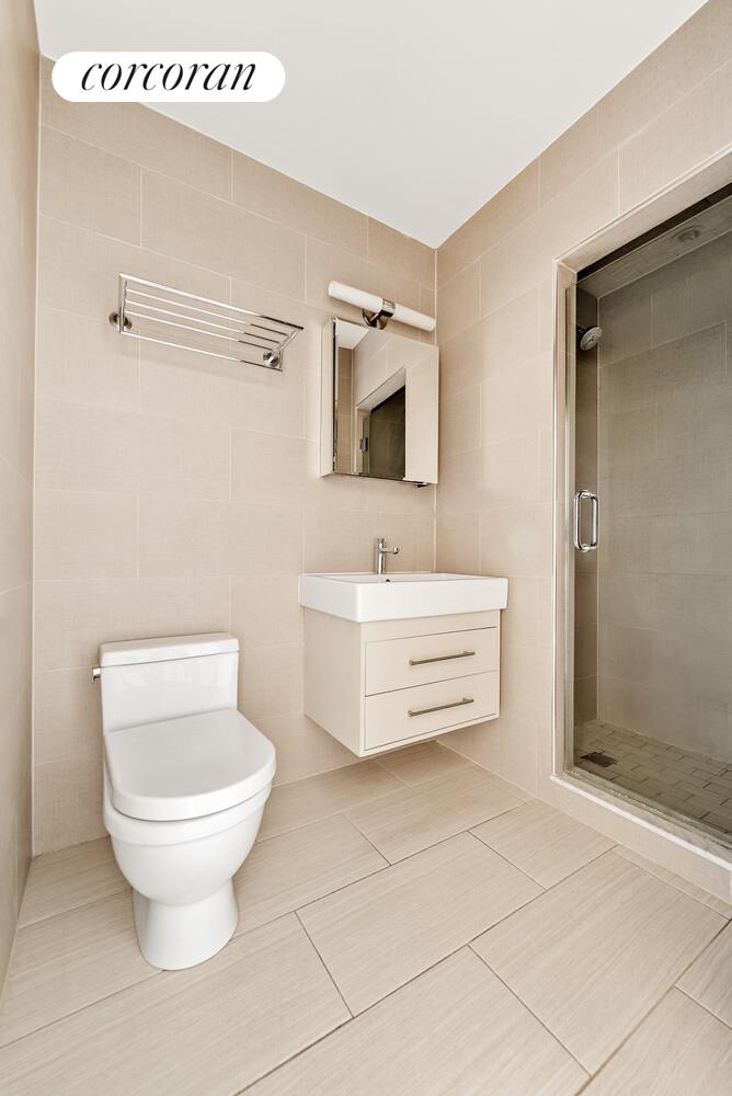 710 RIVERSIDE Drive 2D