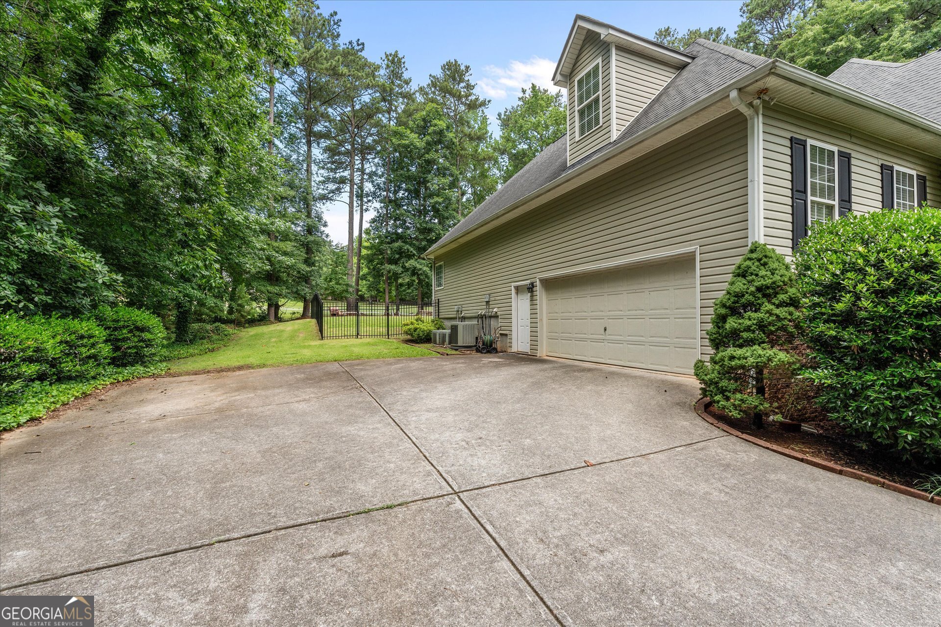 4050 Golfview Court