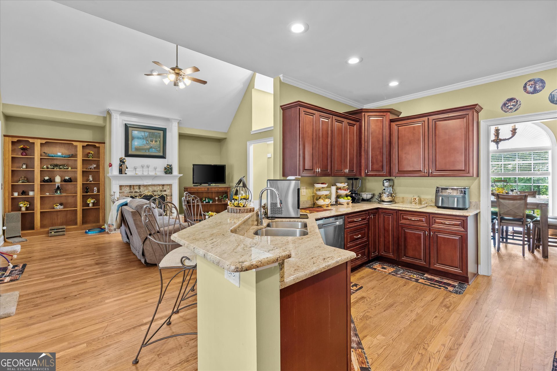 4050 Golfview Court