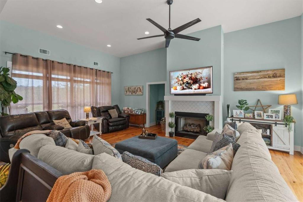 1233 Whooping Creek Road