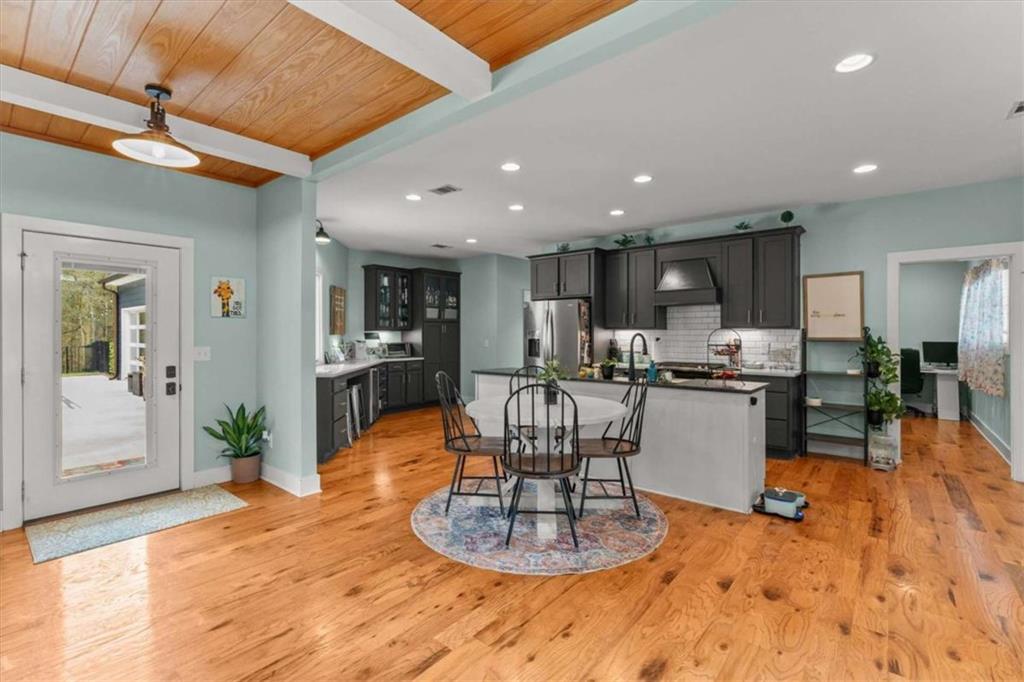 1233 Whooping Creek Road