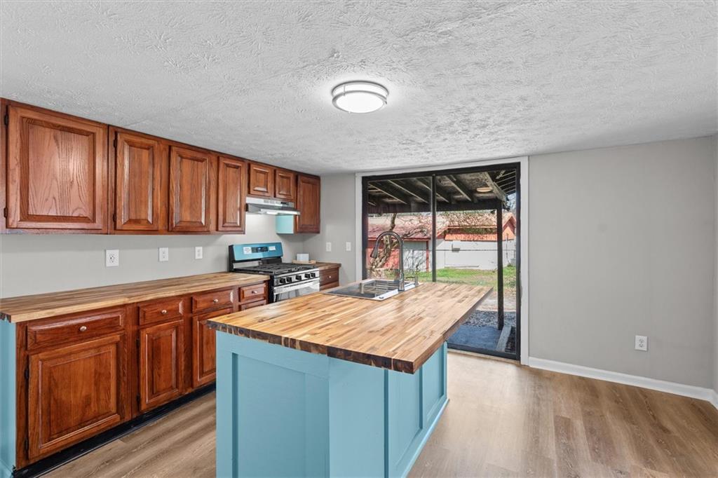 1179 Dallas Highway