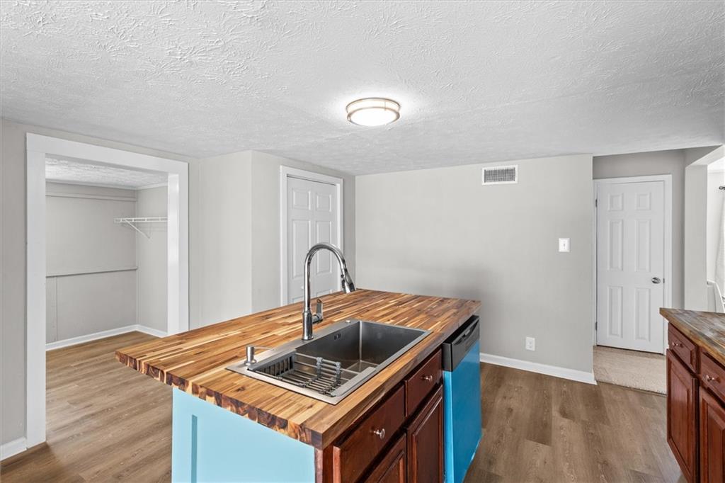 1179 Dallas Highway
