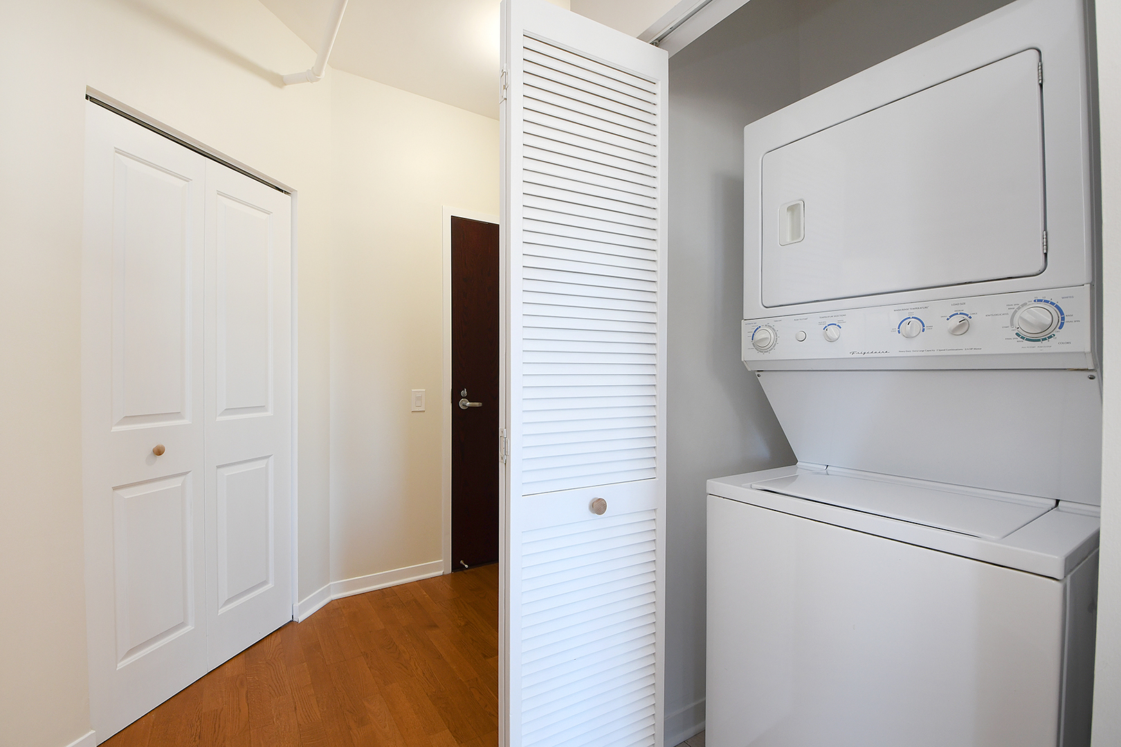 437 W Division Street Unit: 607