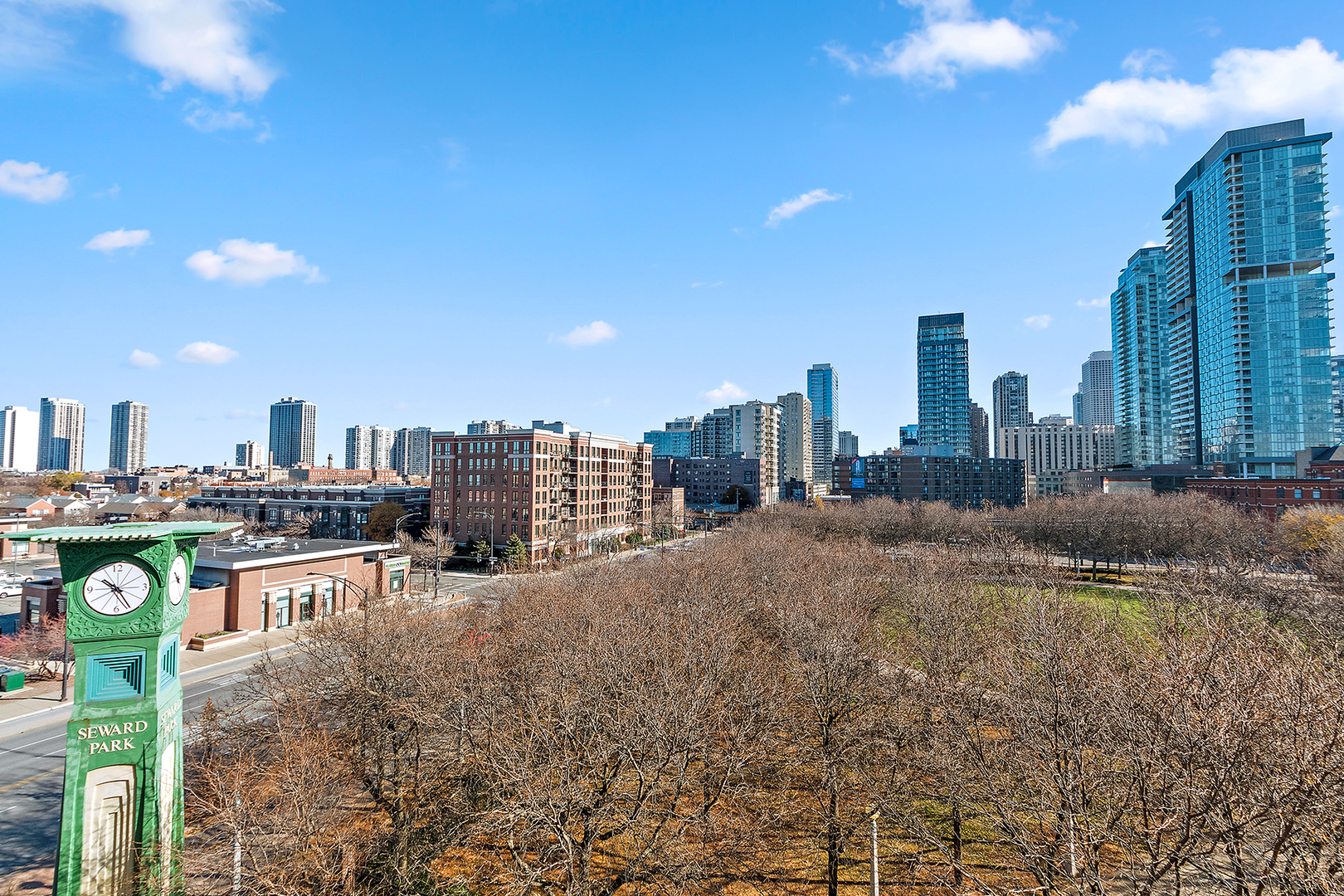 437 W Division Street Unit: 607