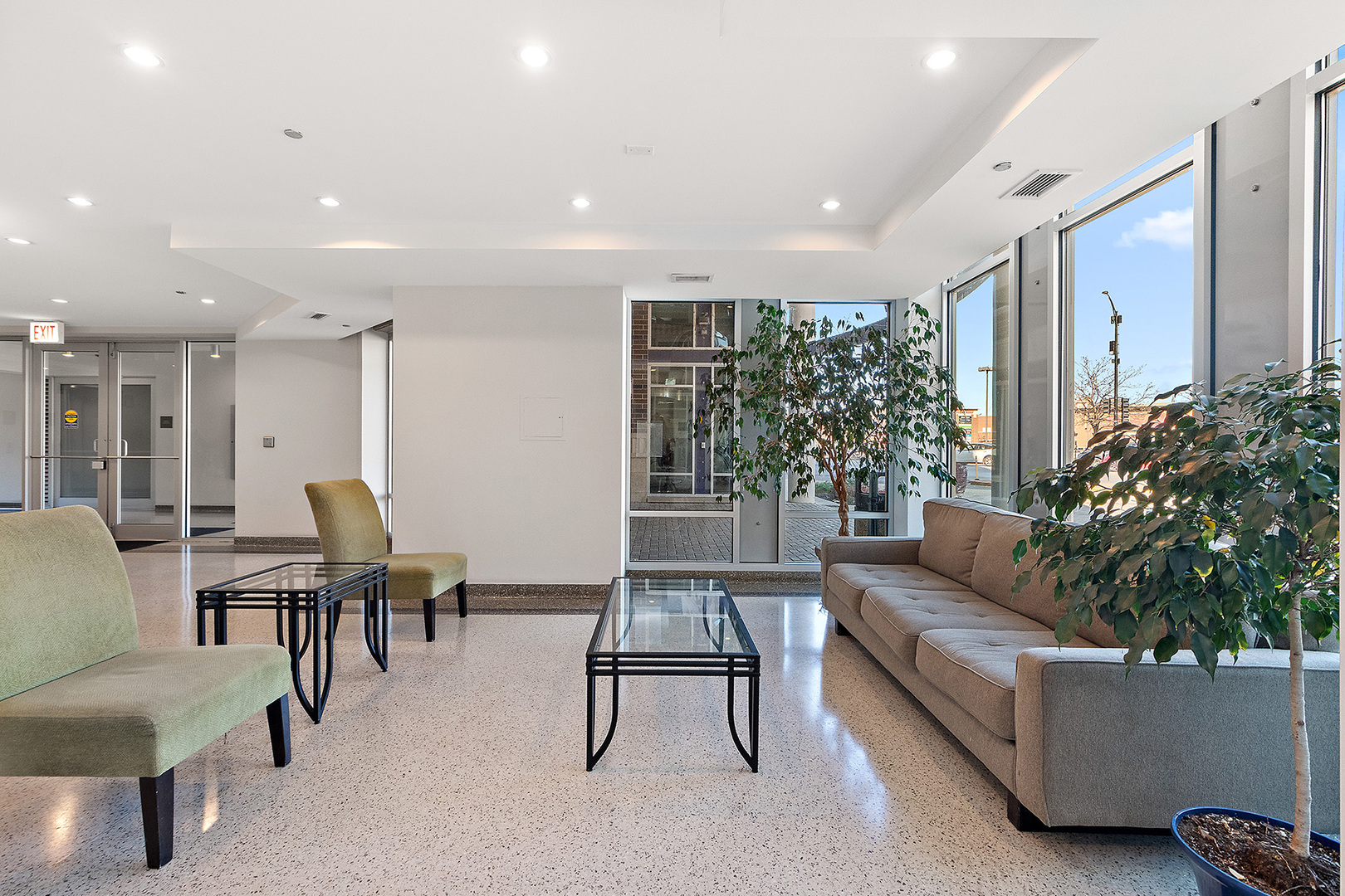 437 W Division Street Unit: 607