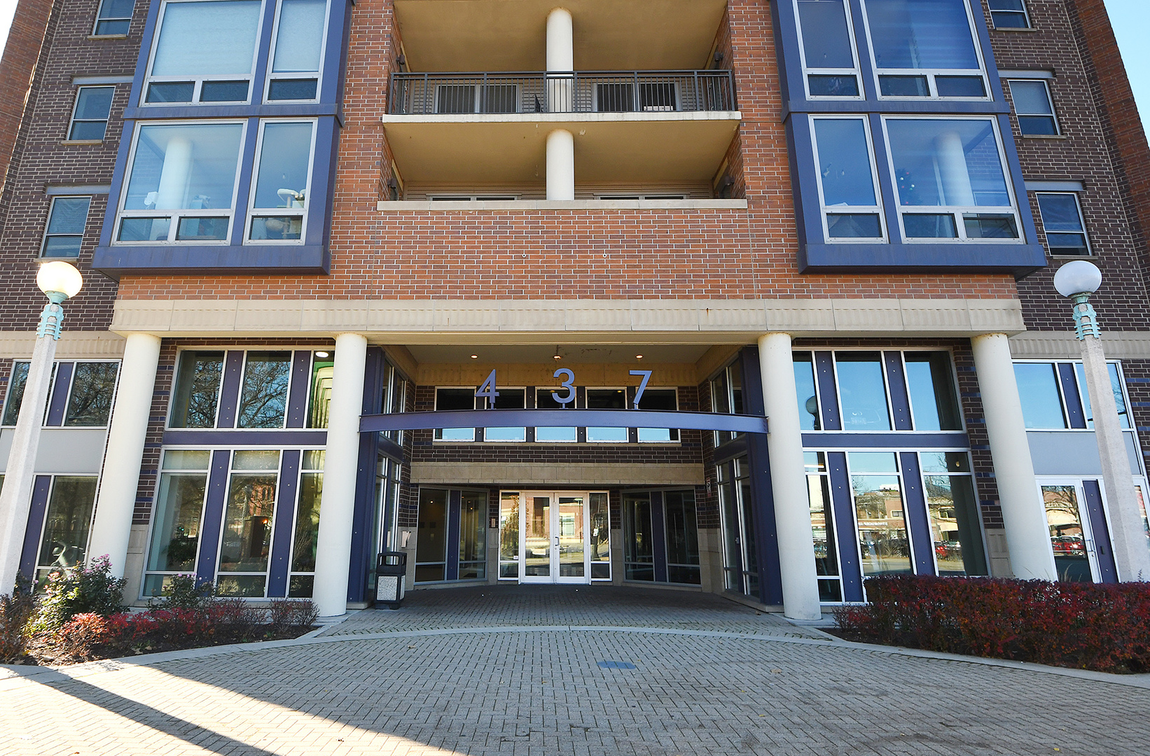 437 W Division Street Unit: 607