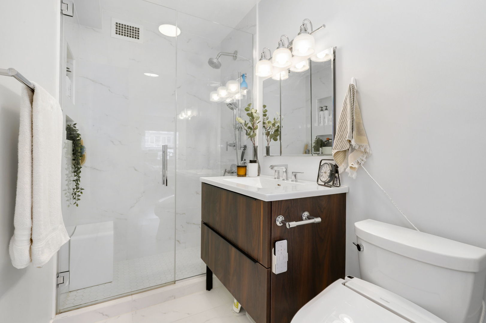3180 N Lake Shore Drive Unit: 11F