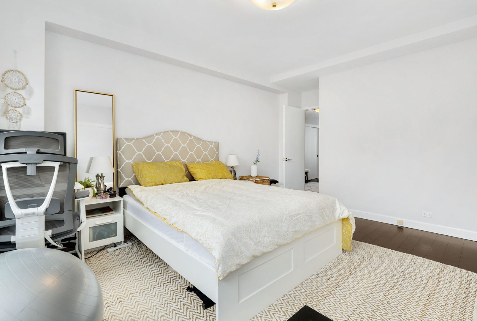 3180 N Lake Shore Drive Unit: 11F