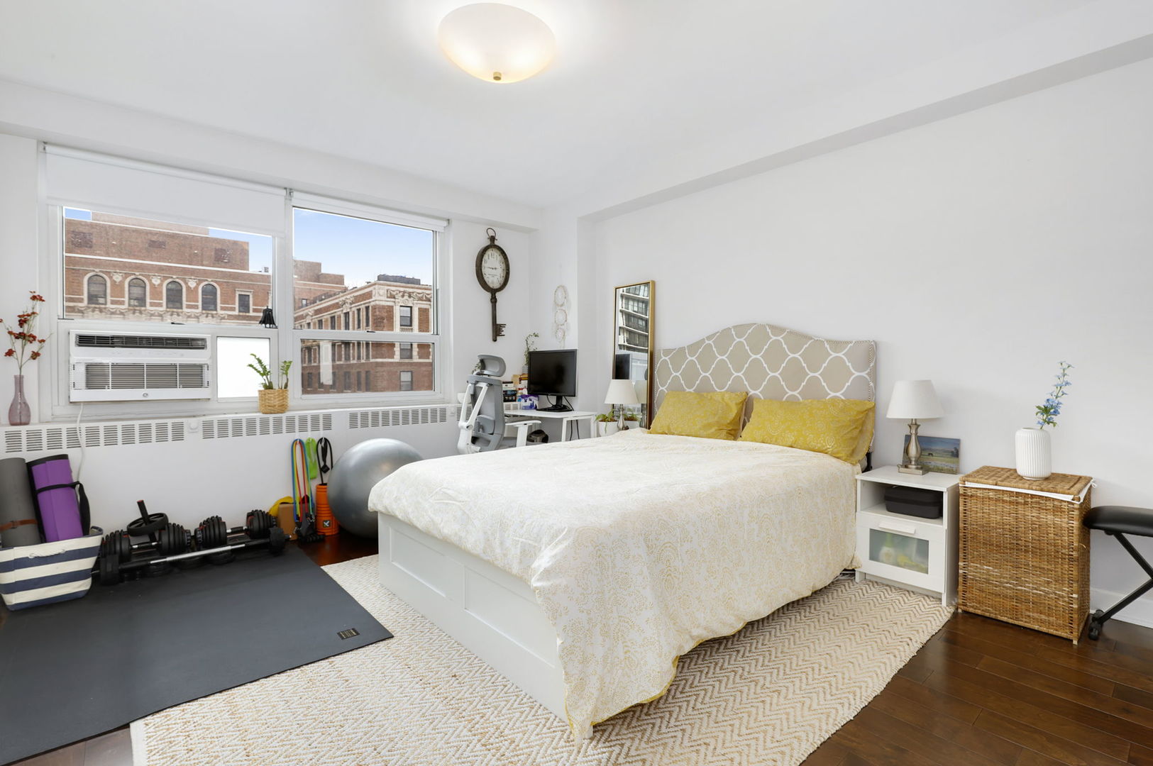 3180 N Lake Shore Drive Unit: 11F