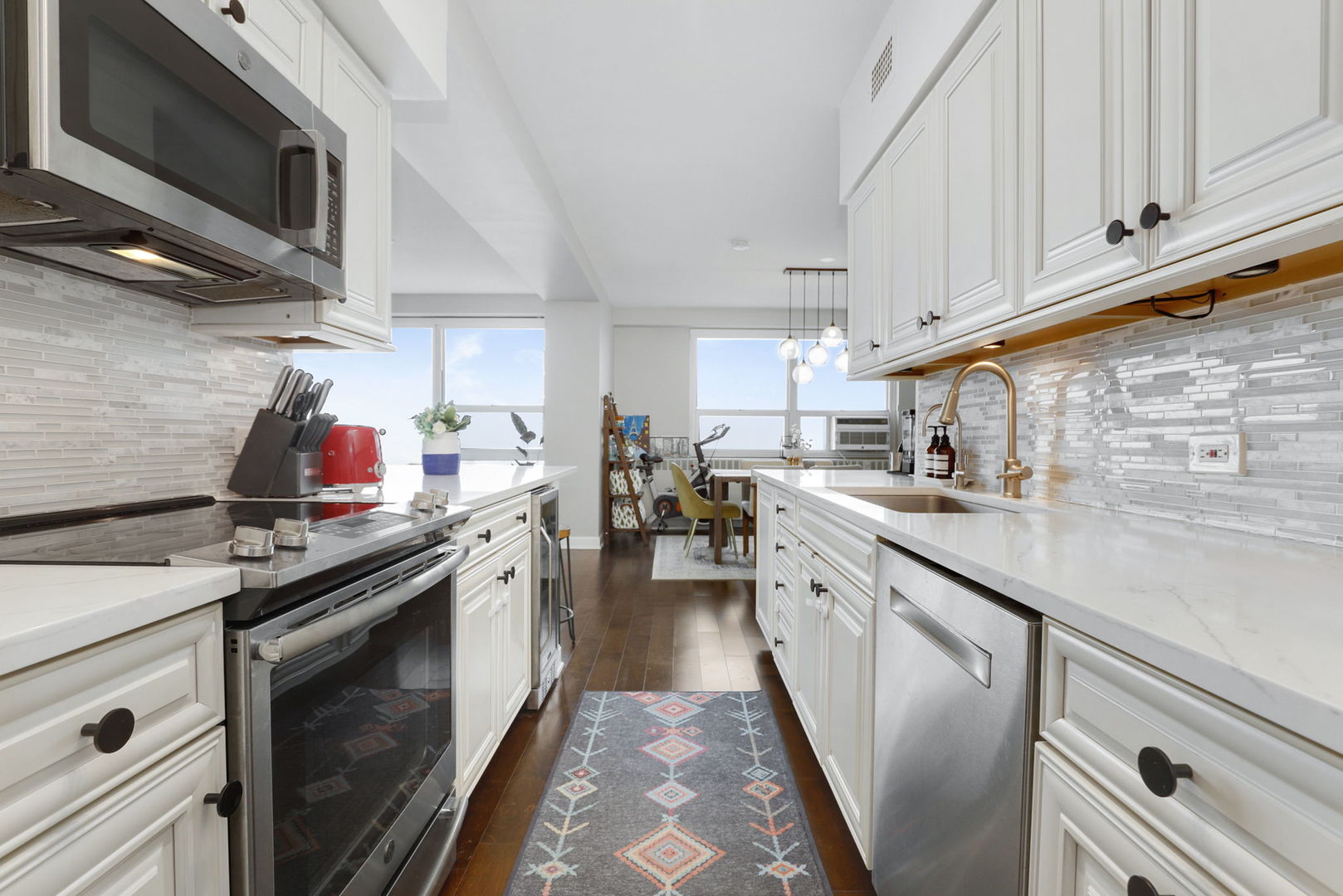 3180 N Lake Shore Drive Unit: 11F