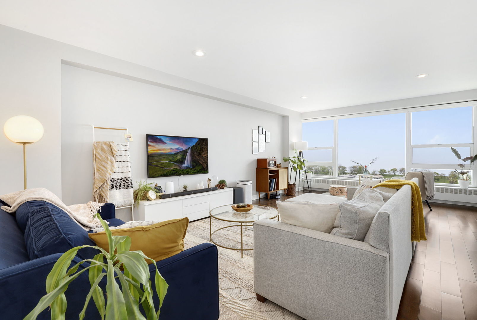 3180 N Lake Shore Drive Unit: 11F