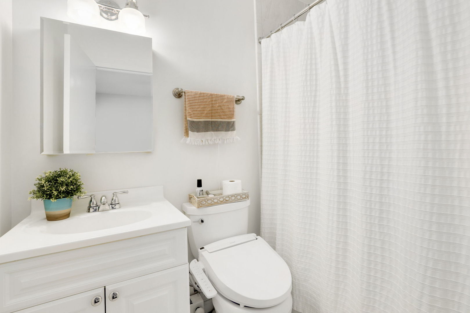 3180 N Lake Shore Drive Unit: 11F