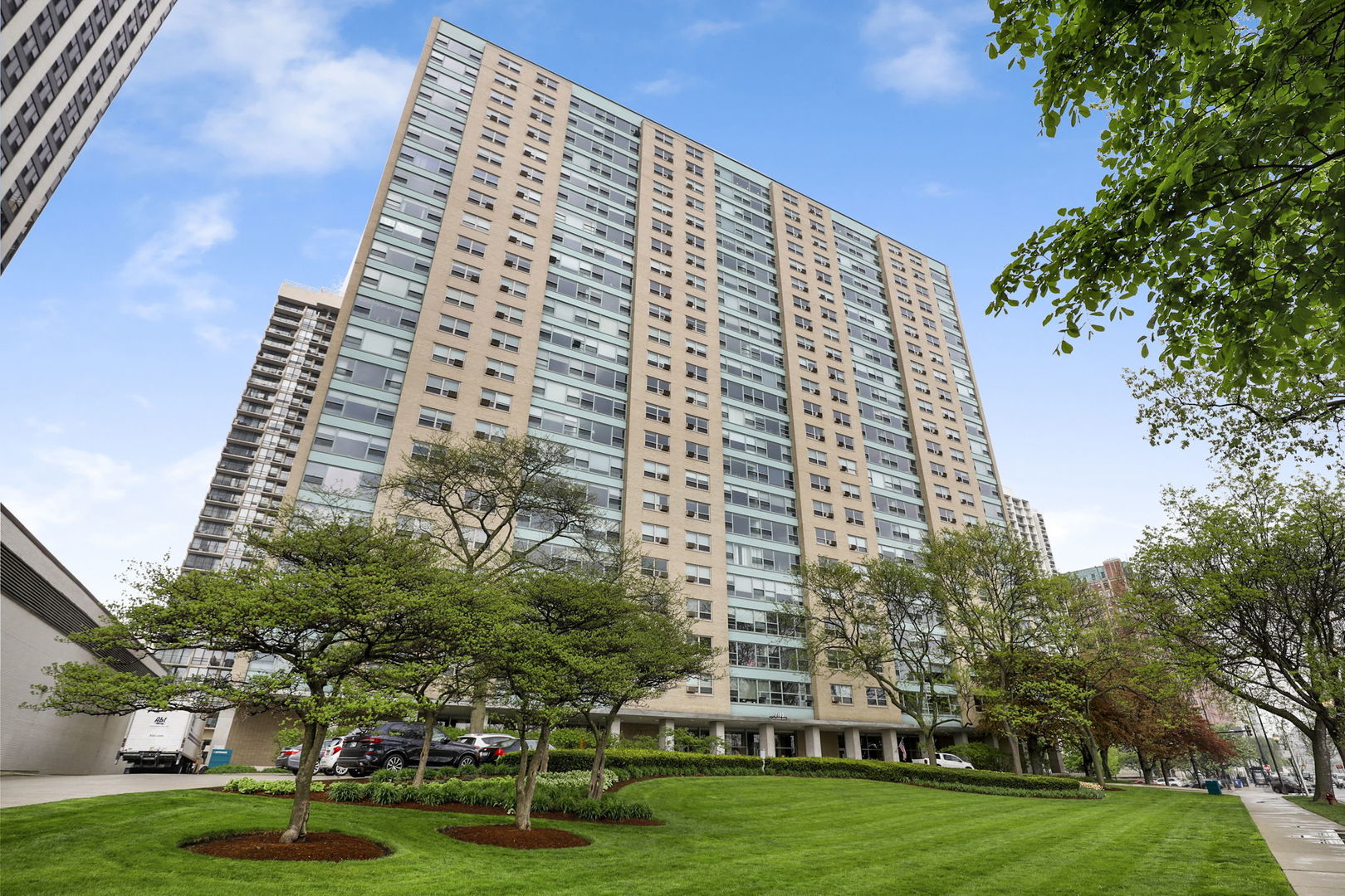 3180 N Lake Shore Drive Unit: 11F