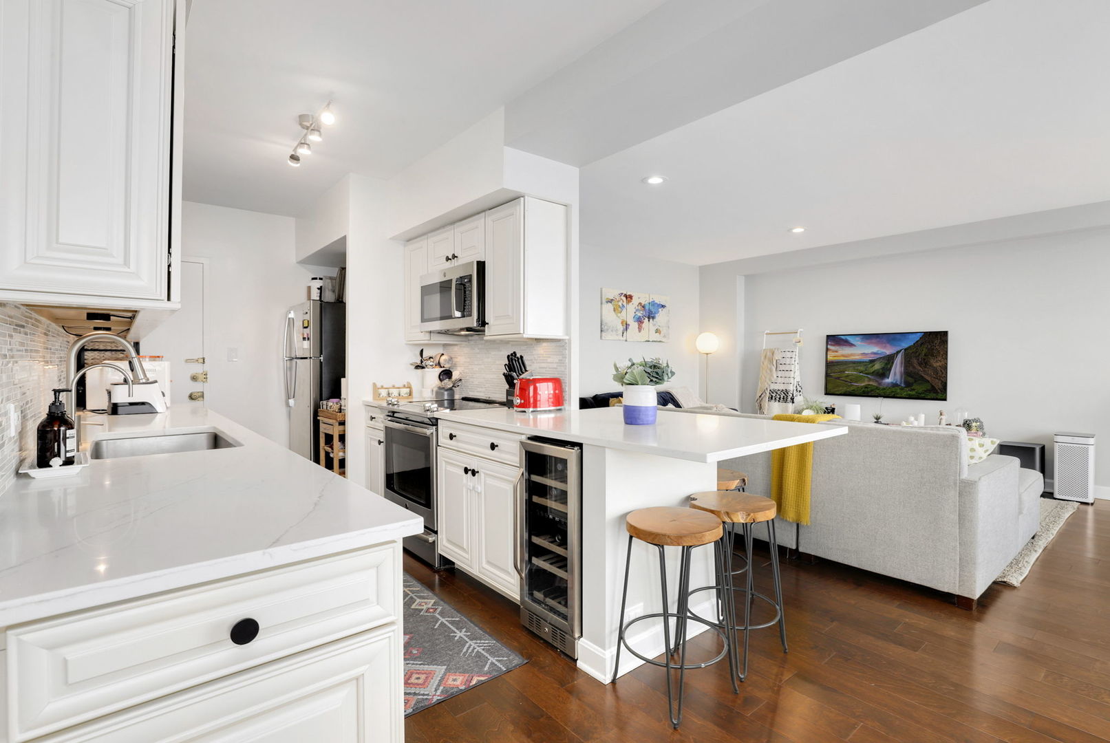3180 N Lake Shore Drive Unit: 11F