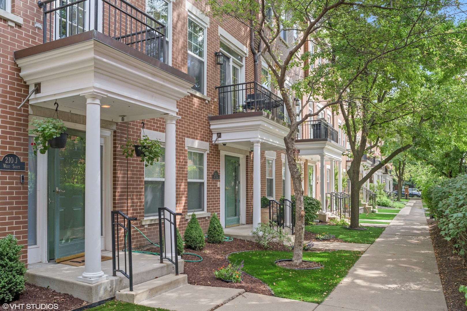 210 W SCOTT Street Unit: D