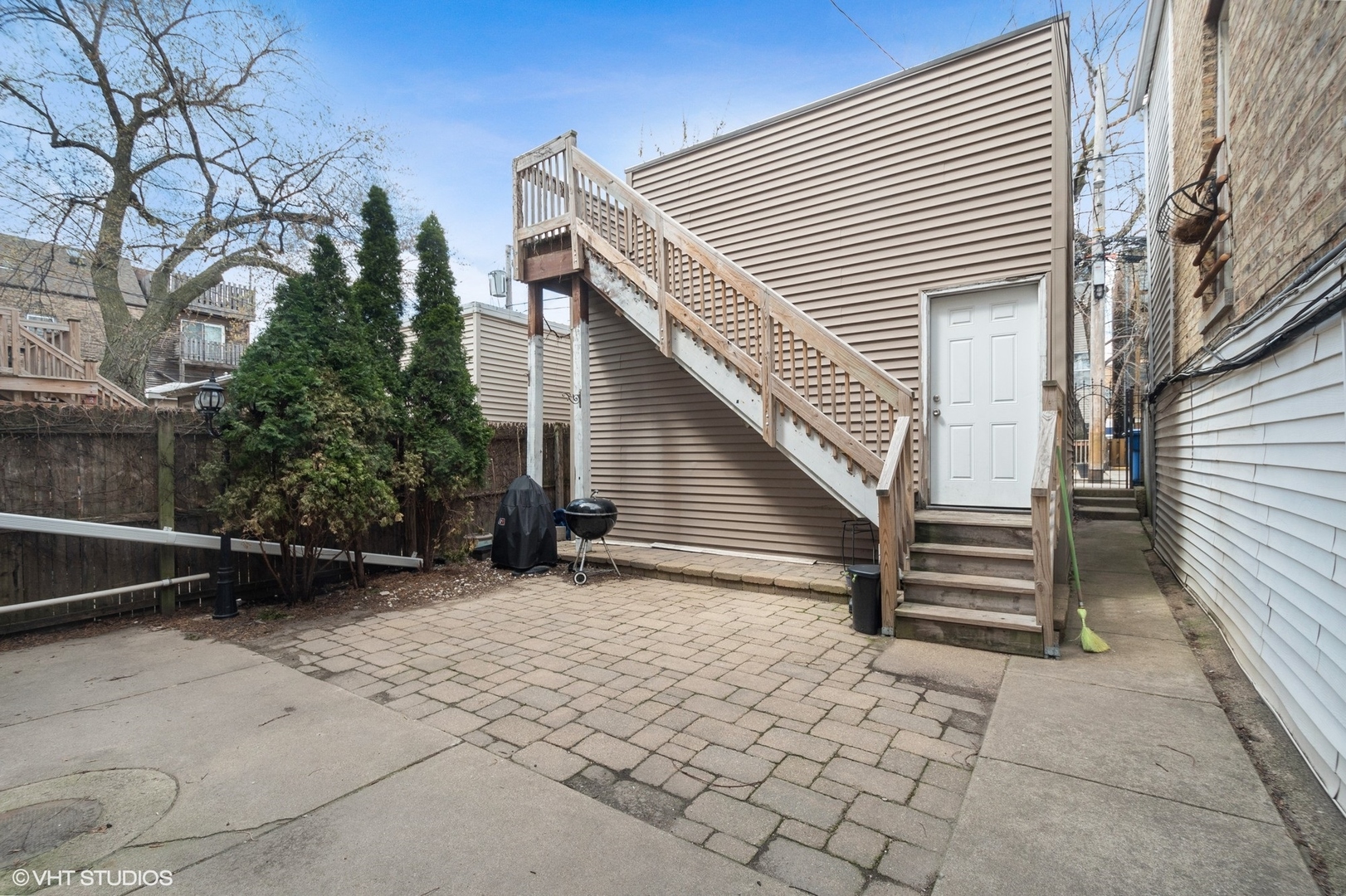 2034 W Homer Street