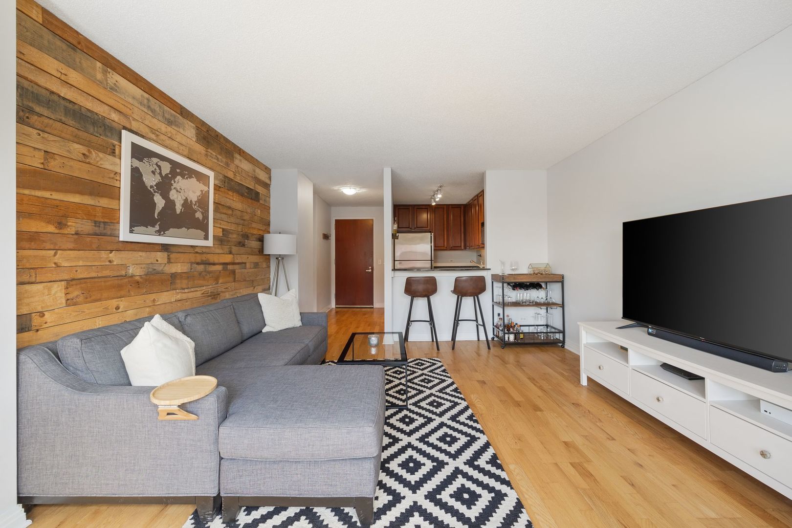 350 W Belden Avenue Unit: 516
