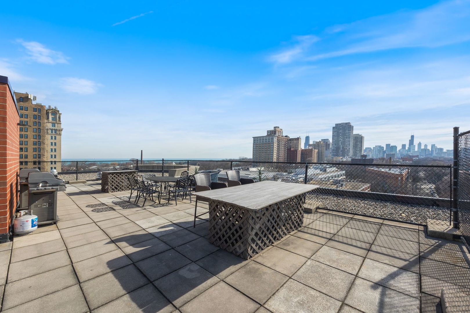 350 W Belden Avenue Unit: 516