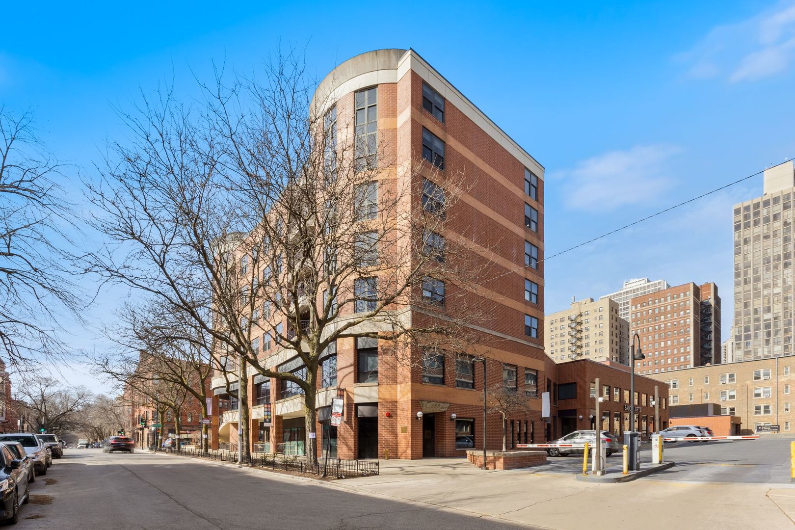 350 W Belden Avenue Unit: 516