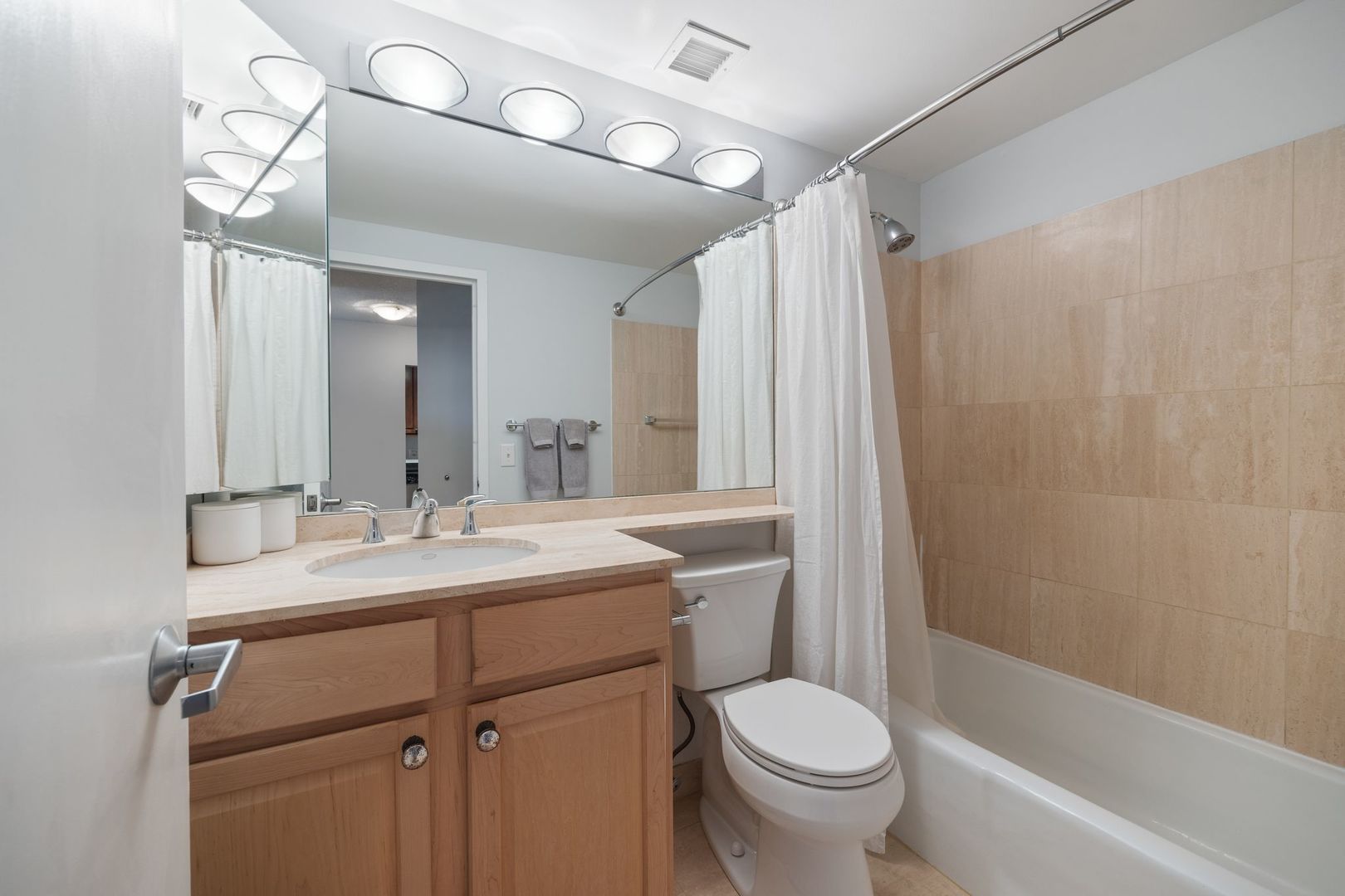 350 W Belden Avenue Unit: 516