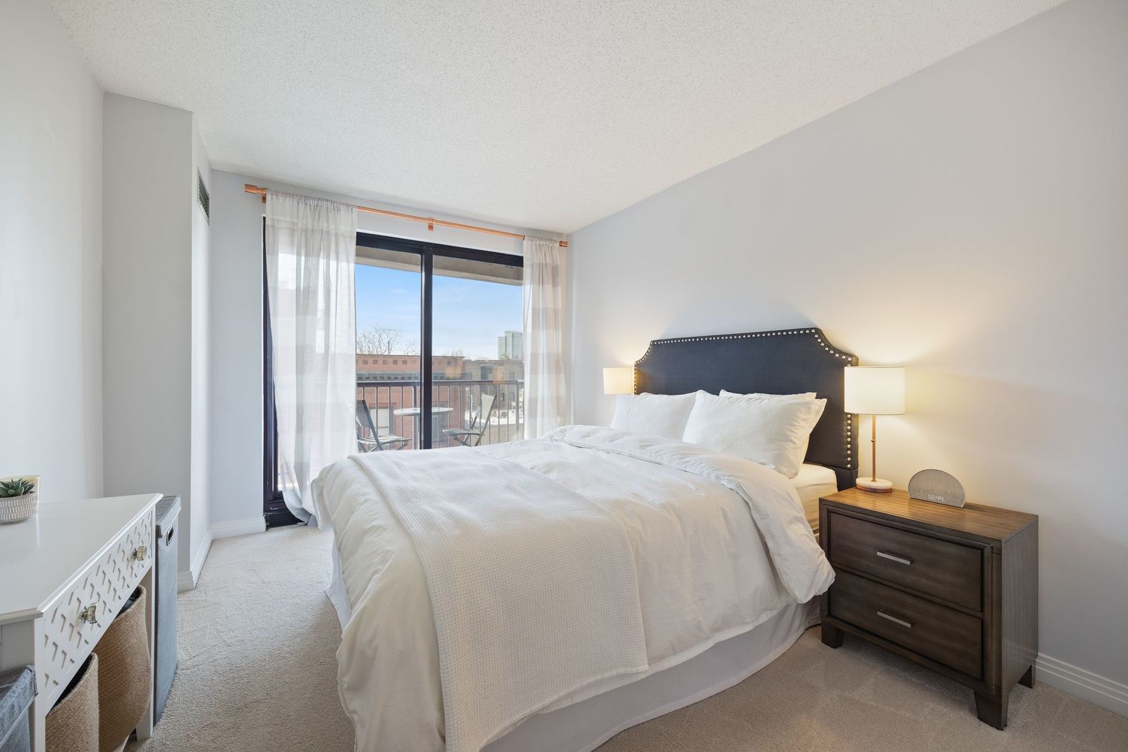 350 W Belden Avenue Unit: 516