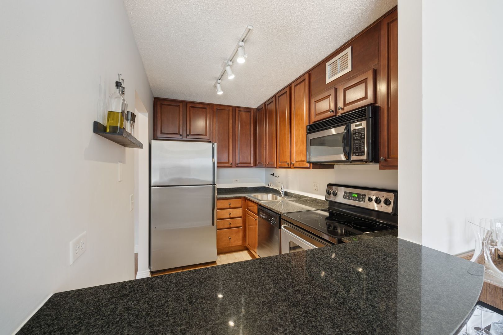 350 W Belden Avenue Unit: 516