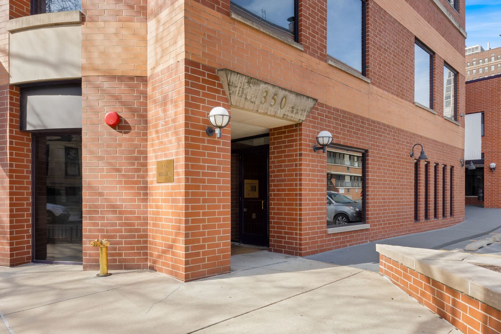 350 W Belden Avenue Unit: 516