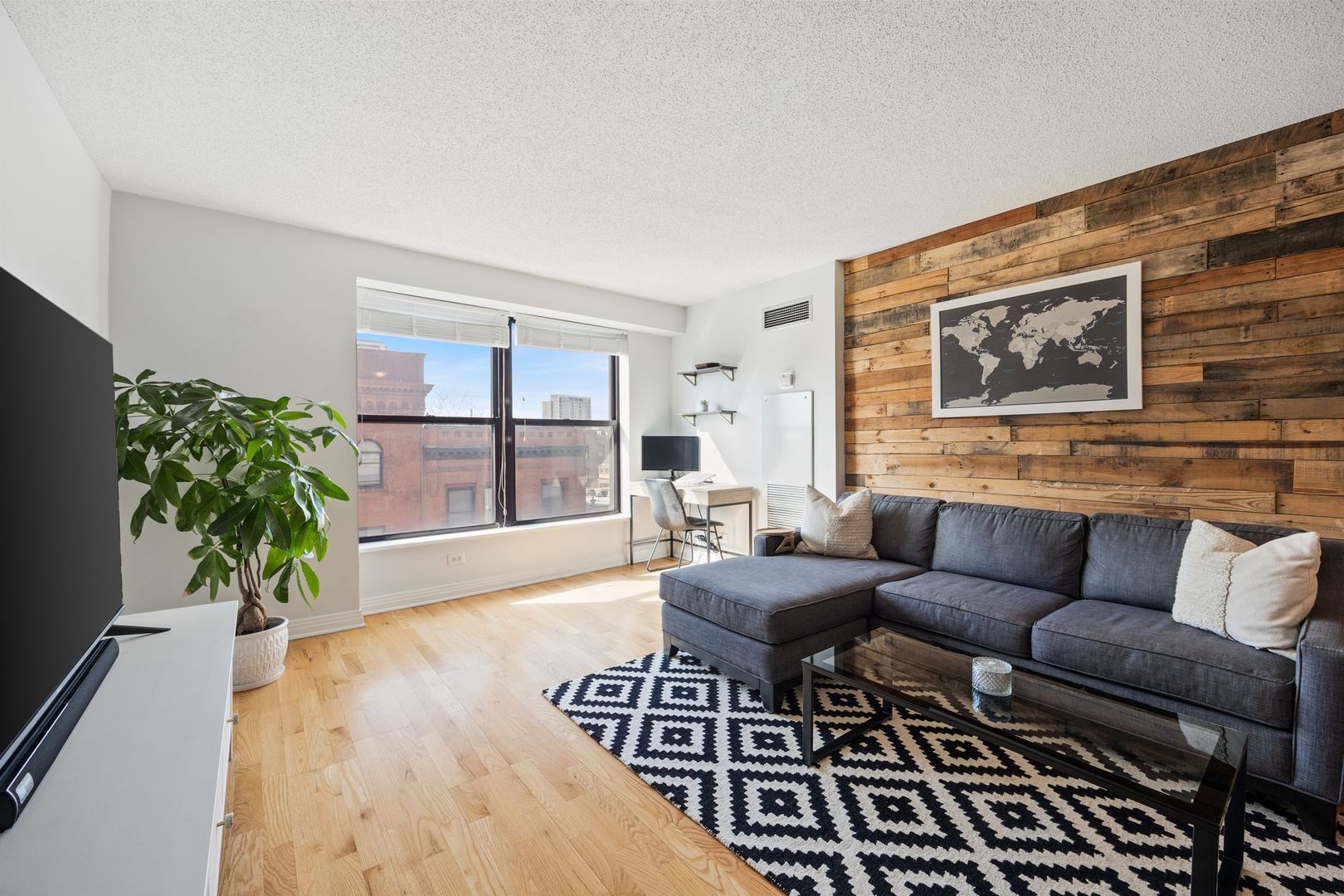 350 W Belden Avenue Unit: 516