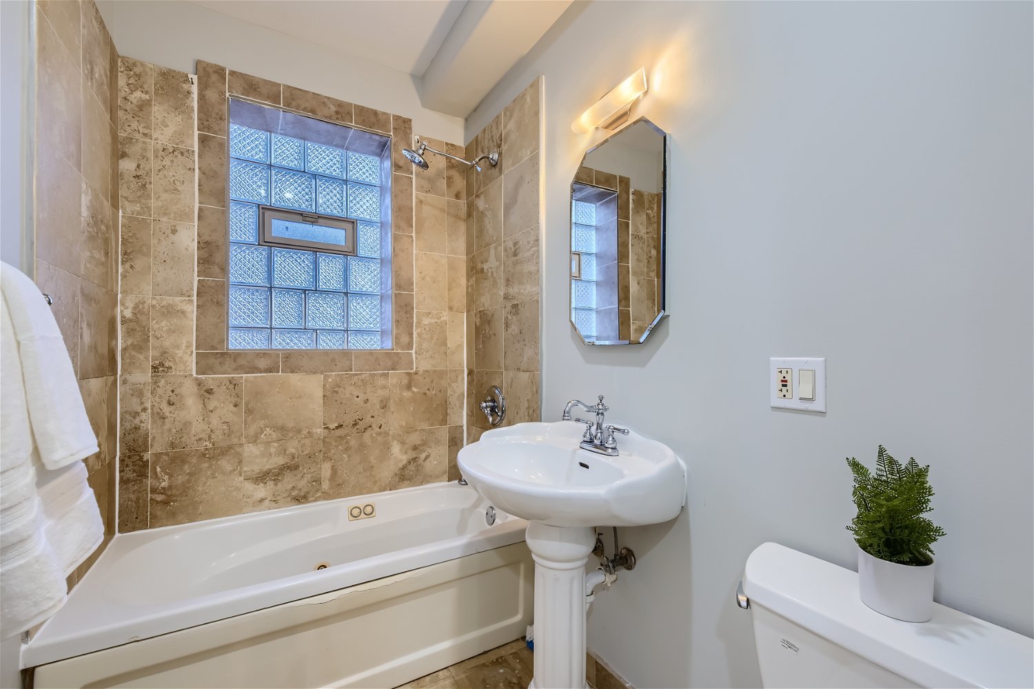 3853 N Kedvale Avenue Unit: B1