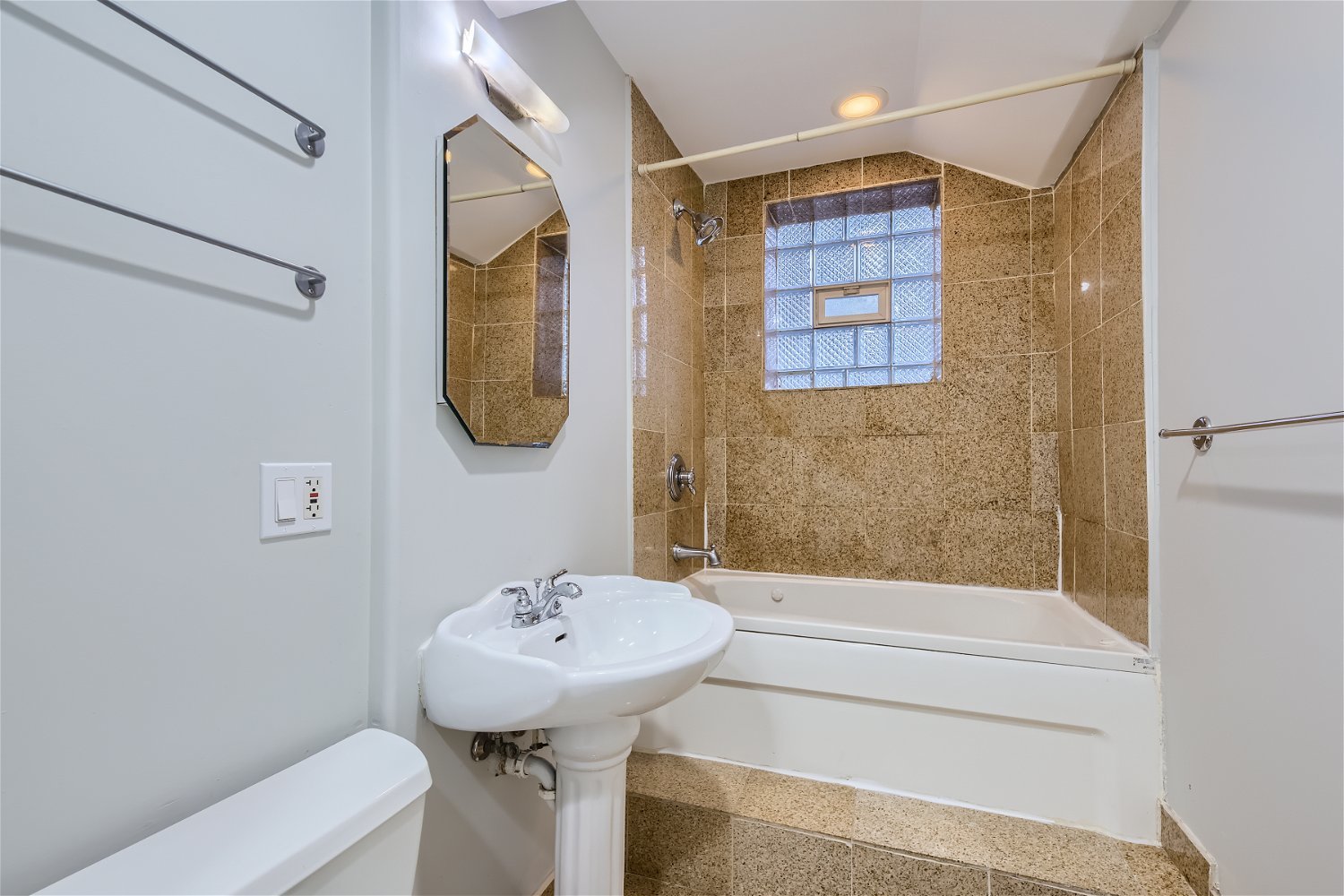 3853 N Kedvale Avenue Unit: B1