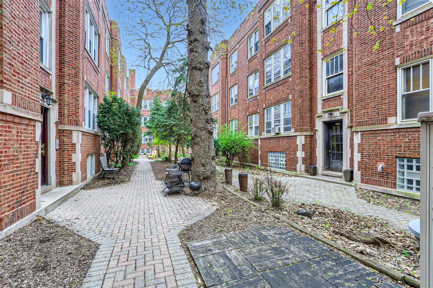 3853 N Kedvale Avenue Unit: B1