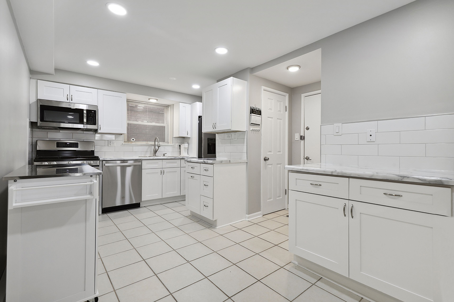 6447 S Narragansett Avenue Unit: 1A